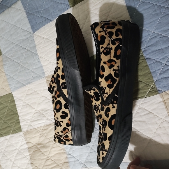 Vans Leopard Skull Slip-On Shoes - Picture 2 of 4